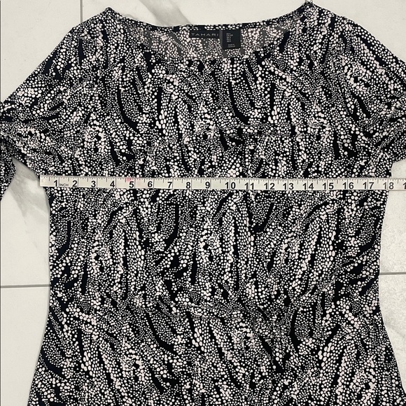 Tahari Black & White Patterned Blouse Long Sleeve Gathered at Waist Sz L - Picture 9 of 12